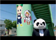 パンダと一緒に歩道橋を渡ってみた